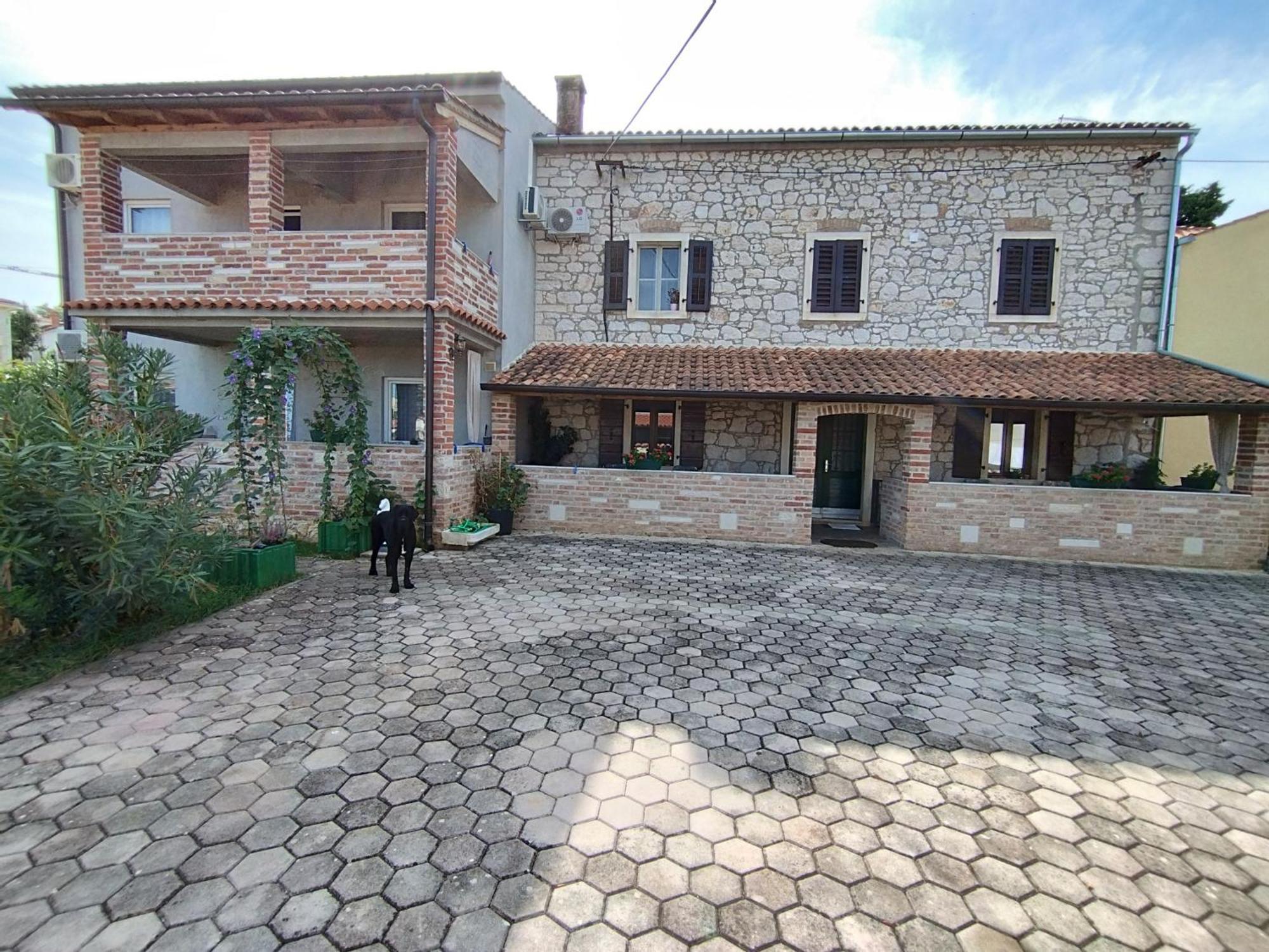 Apartmani Memic 100 M Do Plaze, Apartments Memic Only 100M From Beach Пореч Екстериор снимка