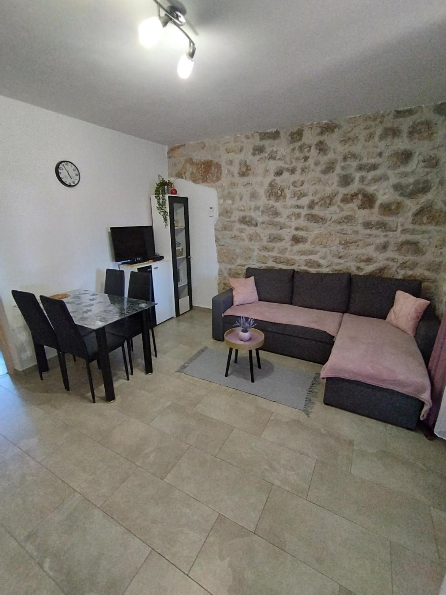 Apartmani Memic 100 M Do Plaze, Apartments Memic Only 100M From Beach Пореч Екстериор снимка
