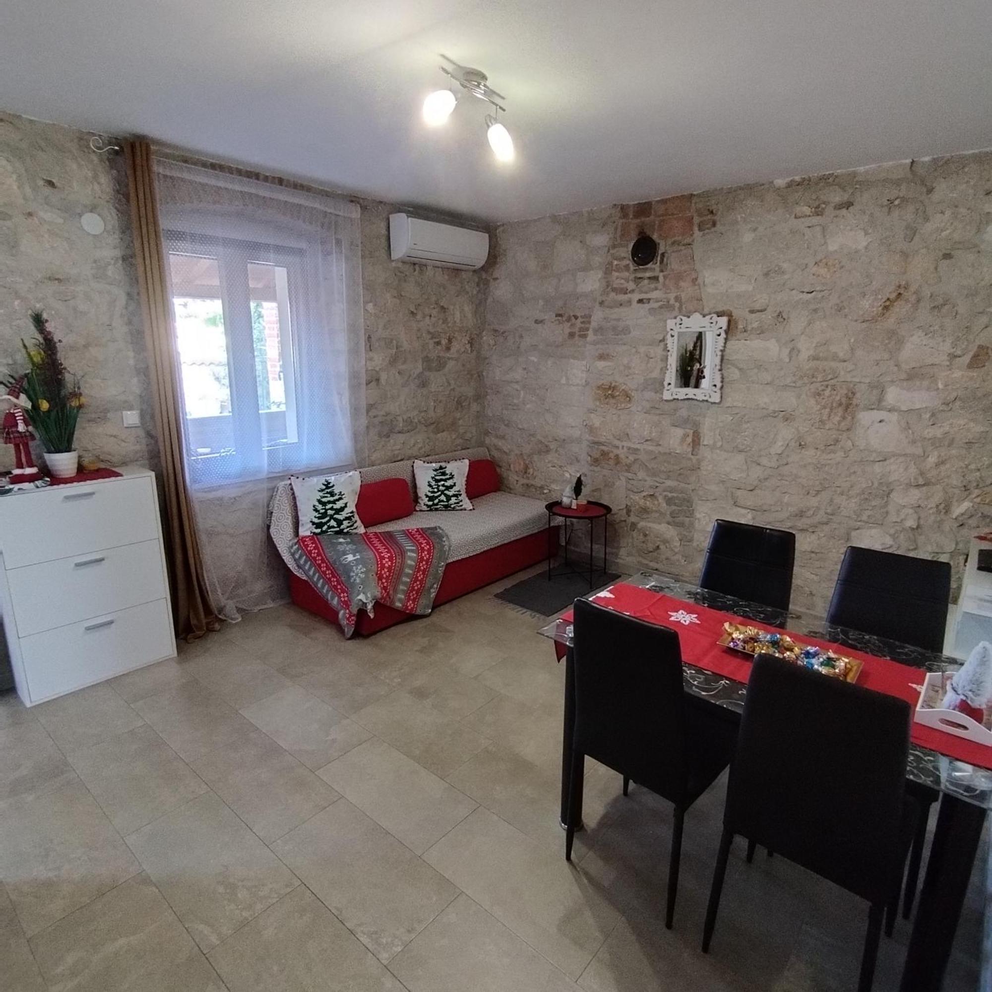 Apartmani Memic 100 M Do Plaze, Apartments Memic Only 100M From Beach Пореч Екстериор снимка
