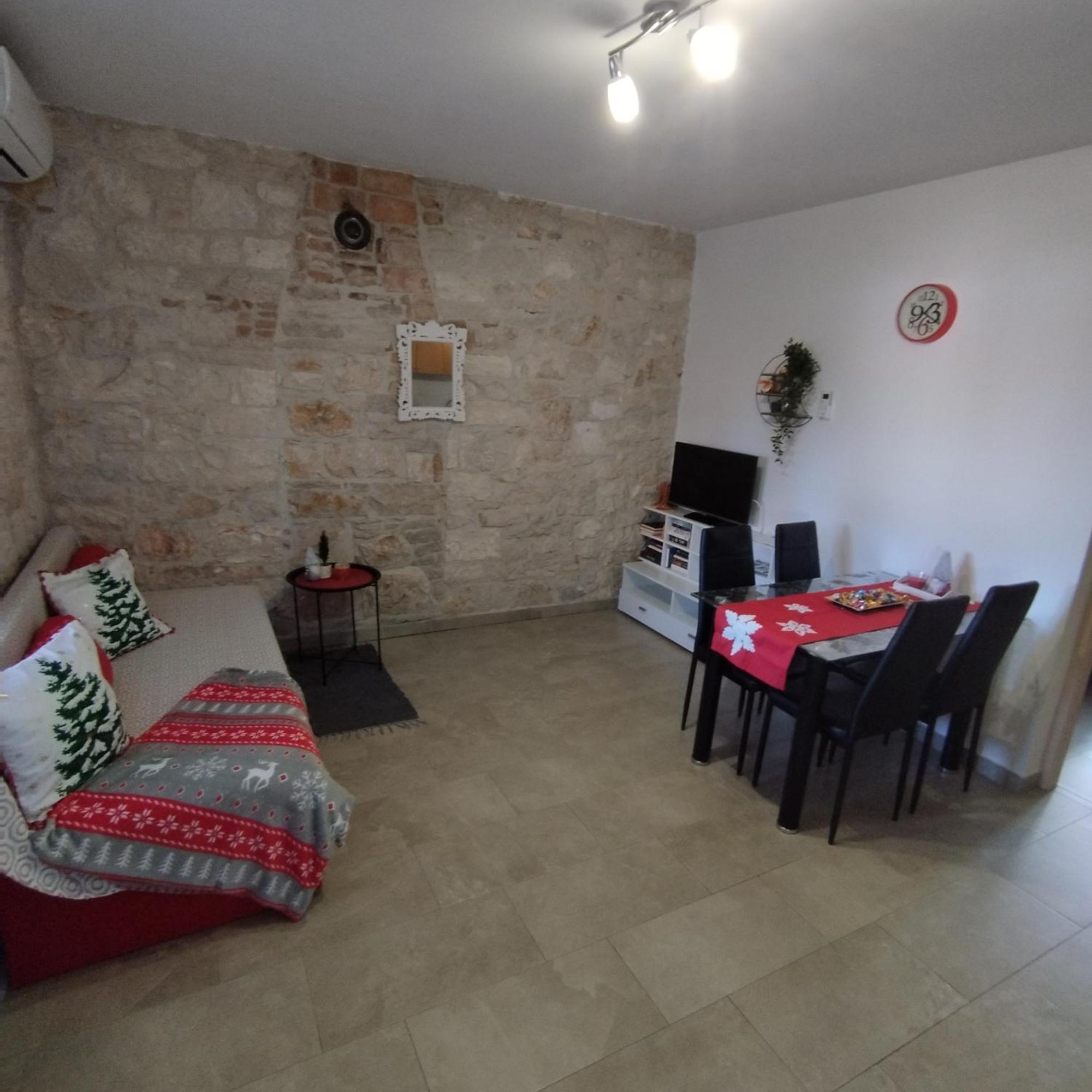 Apartmani Memic 100 M Do Plaze, Apartments Memic Only 100M From Beach Пореч Екстериор снимка
