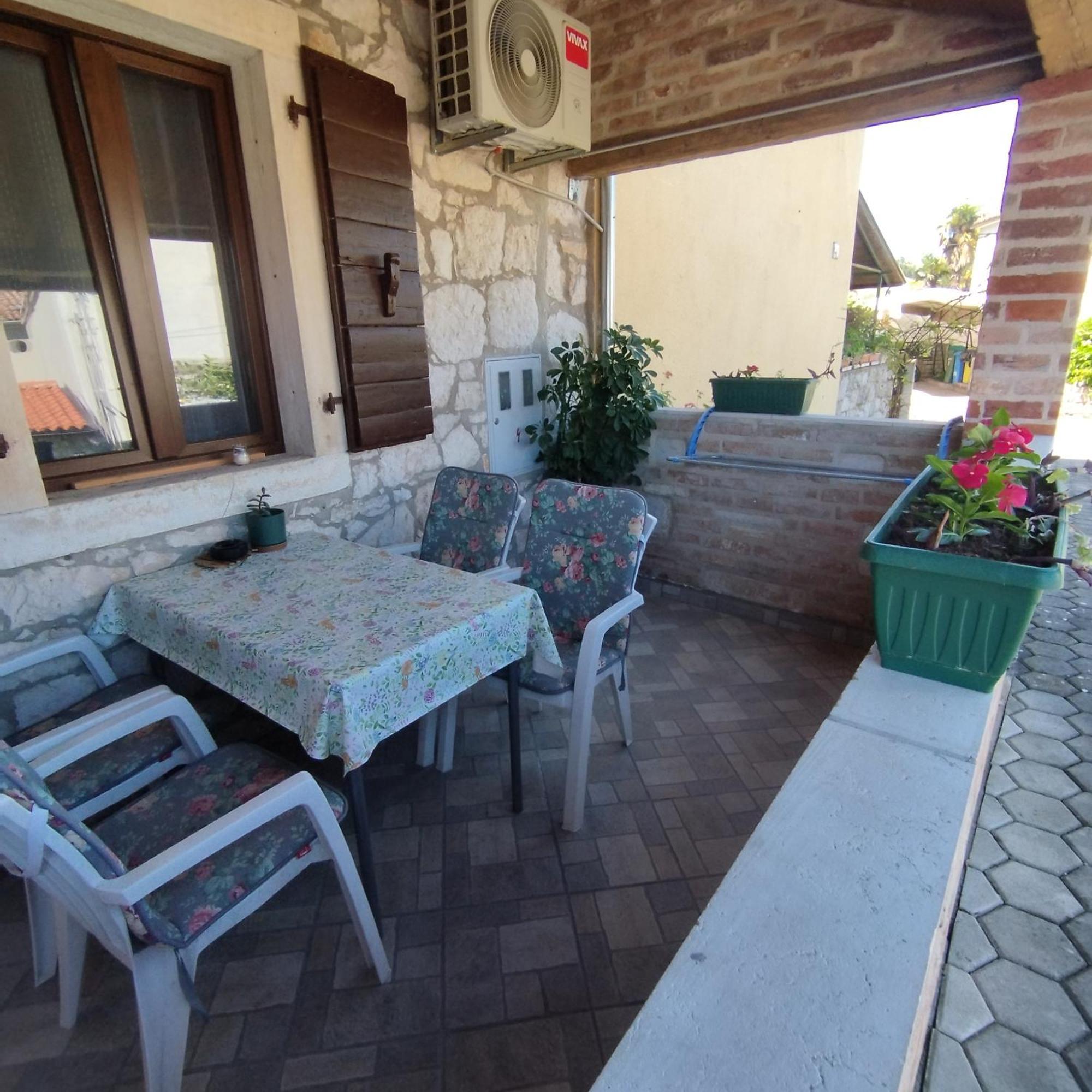 Apartmani Memic 100 M Do Plaze, Apartments Memic Only 100M From Beach Пореч Екстериор снимка