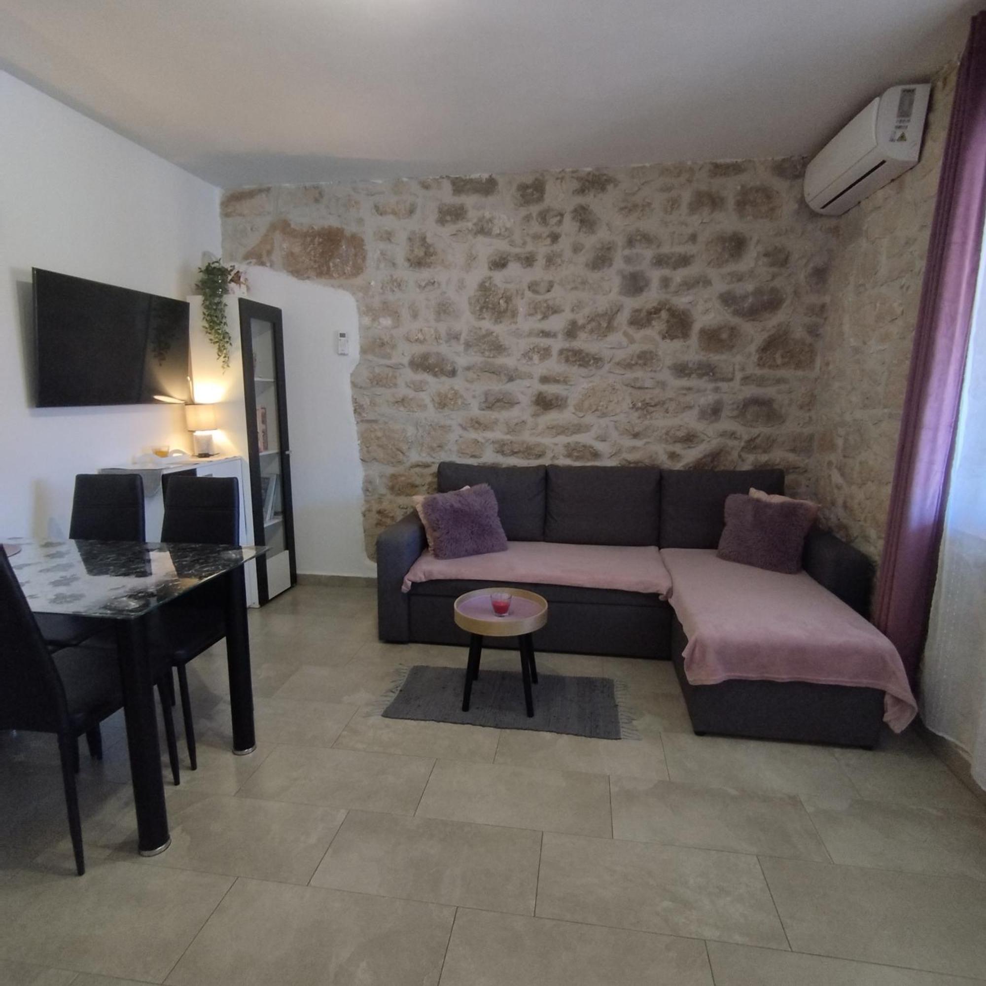Apartmani Memic 100 M Do Plaze, Apartments Memic Only 100M From Beach Пореч Екстериор снимка
