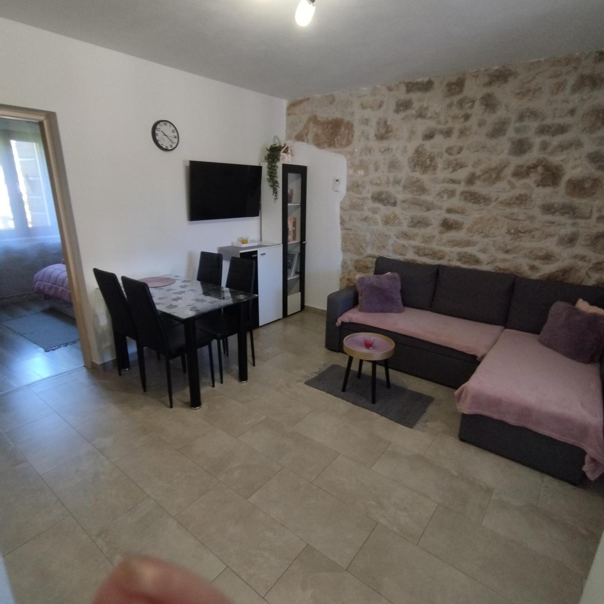 Apartmani Memic 100 M Do Plaze, Apartments Memic Only 100M From Beach Пореч Екстериор снимка
