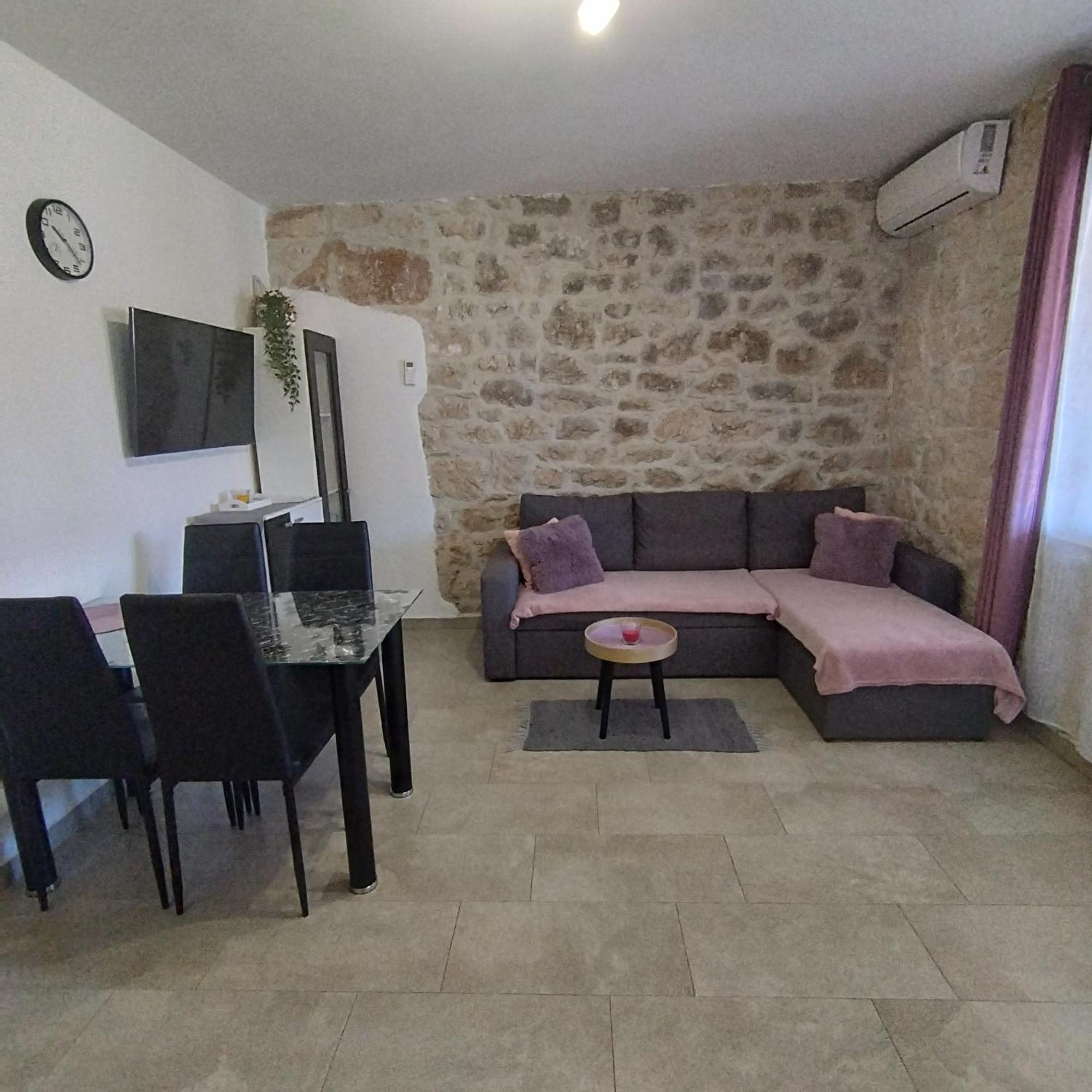 Apartmani Memic 100 M Do Plaze, Apartments Memic Only 100M From Beach Пореч Екстериор снимка